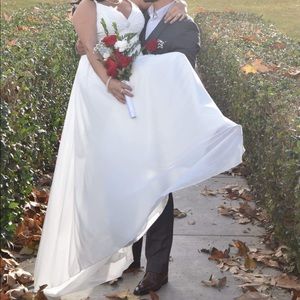 Galina-David’s Bridal size 14 Ivory wedding dress